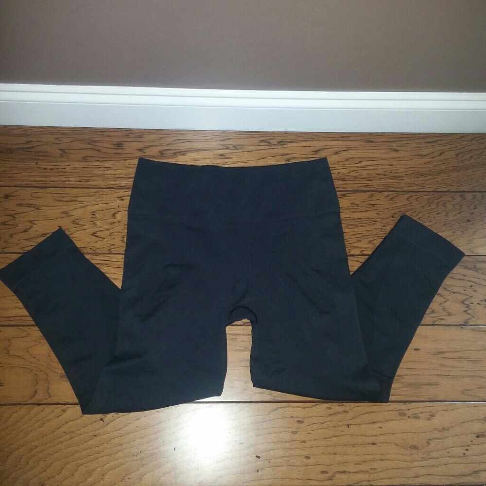 Lululemon Zone In Crop In Black - Picture 4 of 11